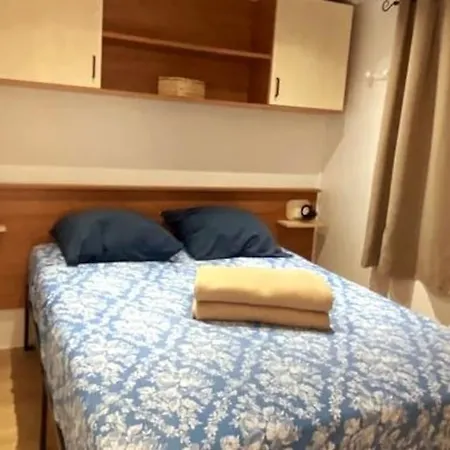 Camping Mobil De Patricia Et Franck A Sigean