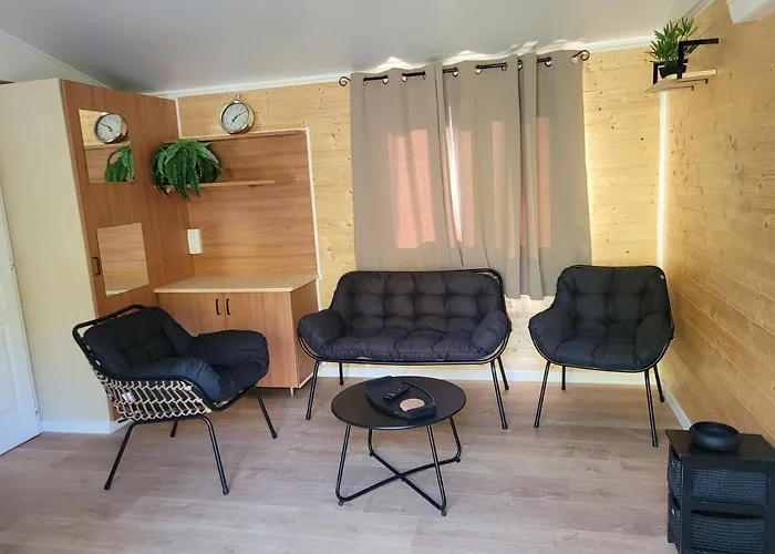 Camping Mobil De Patricia Et Franck A Sigean